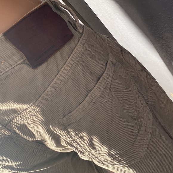 ALLSAINTS - long shorts: tan corduroy w pockets, belt hoops, button close - 32 - Picture 15 of 16